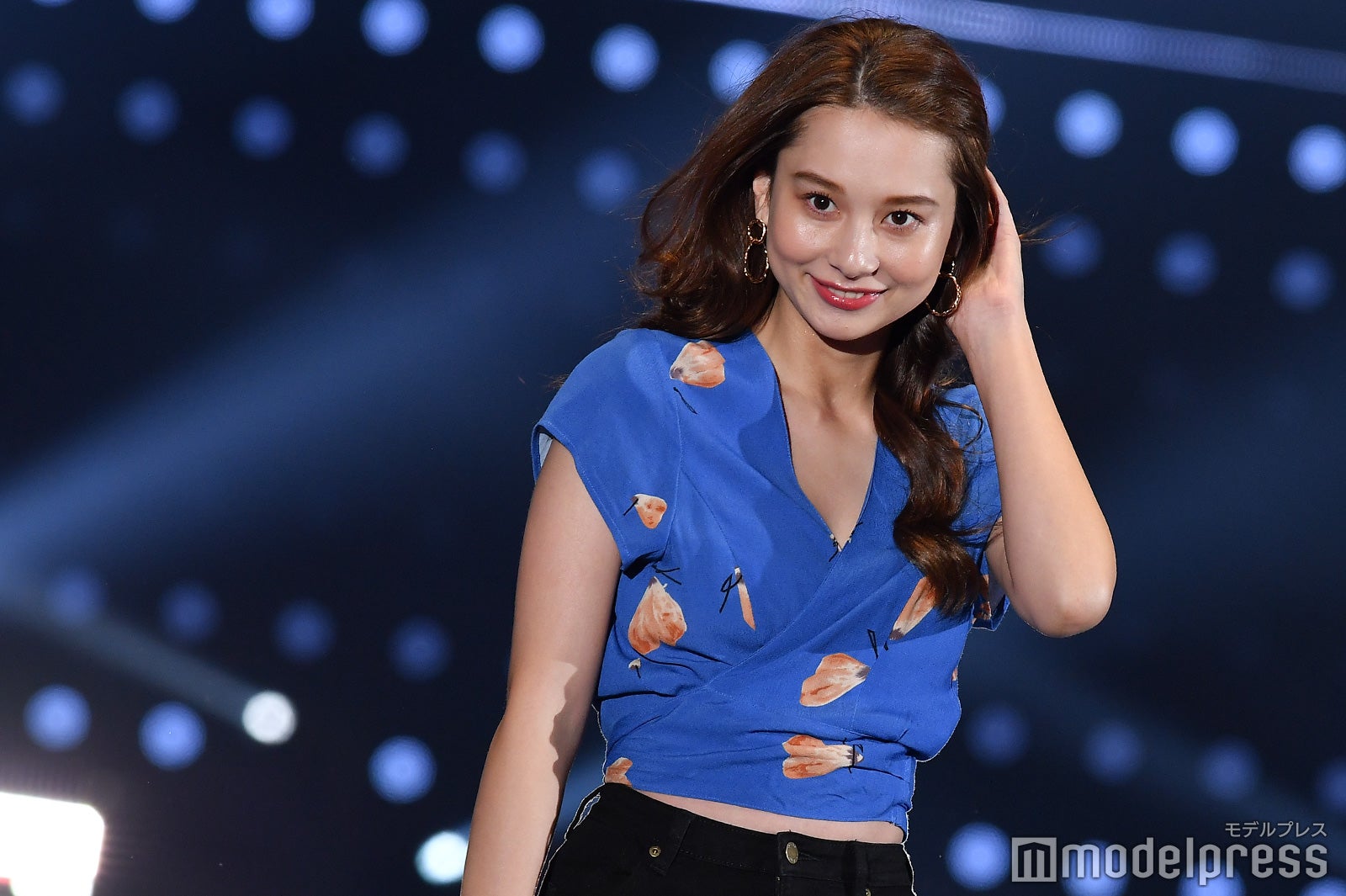 Niki、美ウエストチラ見せ 圧巻スタイル際立つ＜TGC2019S／S＞