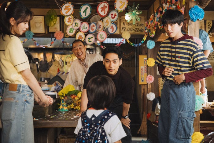 齋藤飛鳥、でんでん、柳楽優弥、坂東龍汰「ライオンの隠れ家」第4話(C)TBS