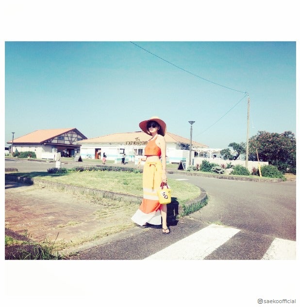 紗栄子、ウエスト見せで美ボディ解放「海外みたい」背景にも注目集まる