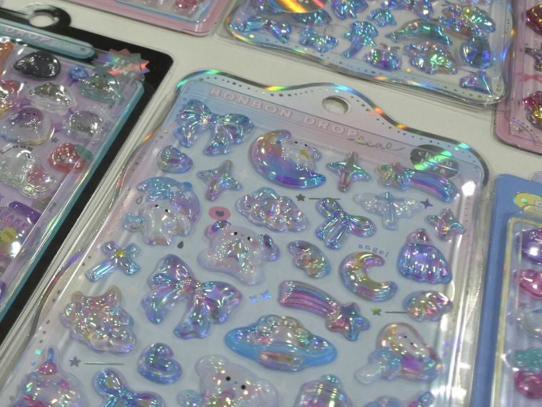 「ボンボンドロップシール」 メーカーも想定外のヒット 平成女児ブームで大人も購入