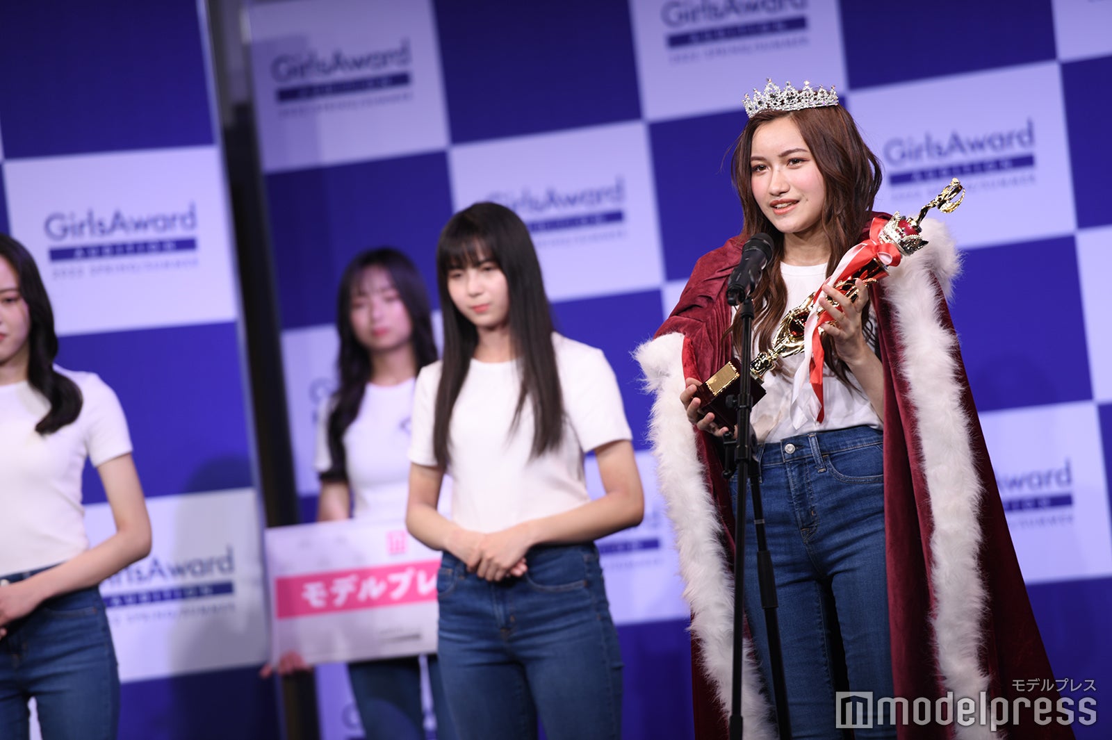 アシュトンすみれジャズミンさん（右）（C）モデルプレス