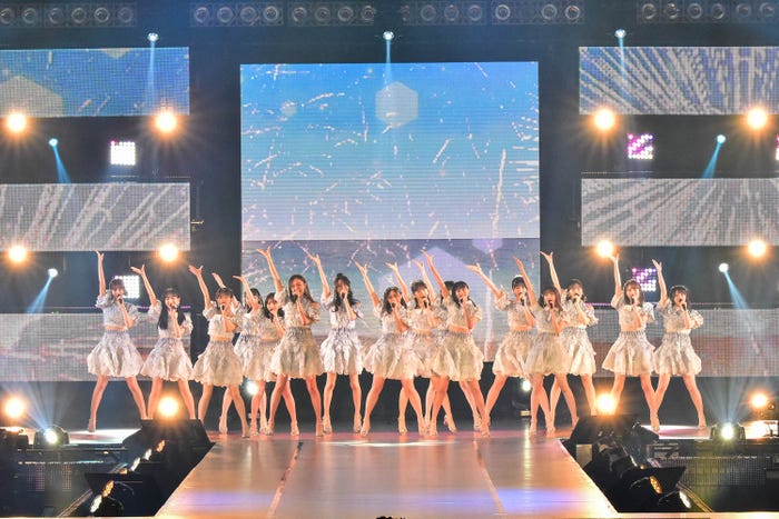 乃木坂46(C)Rakuten GirlsAward 2023 AUTUMN/WINTER