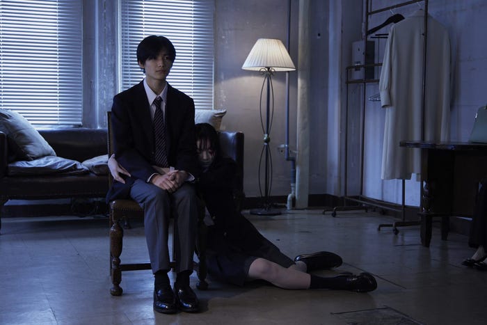 (左から)城桧吏、怨霊(C)フジテレビ