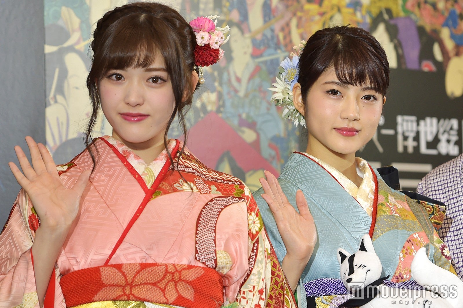 左から：松村沙友理、若月佑美（C）モデルプレス