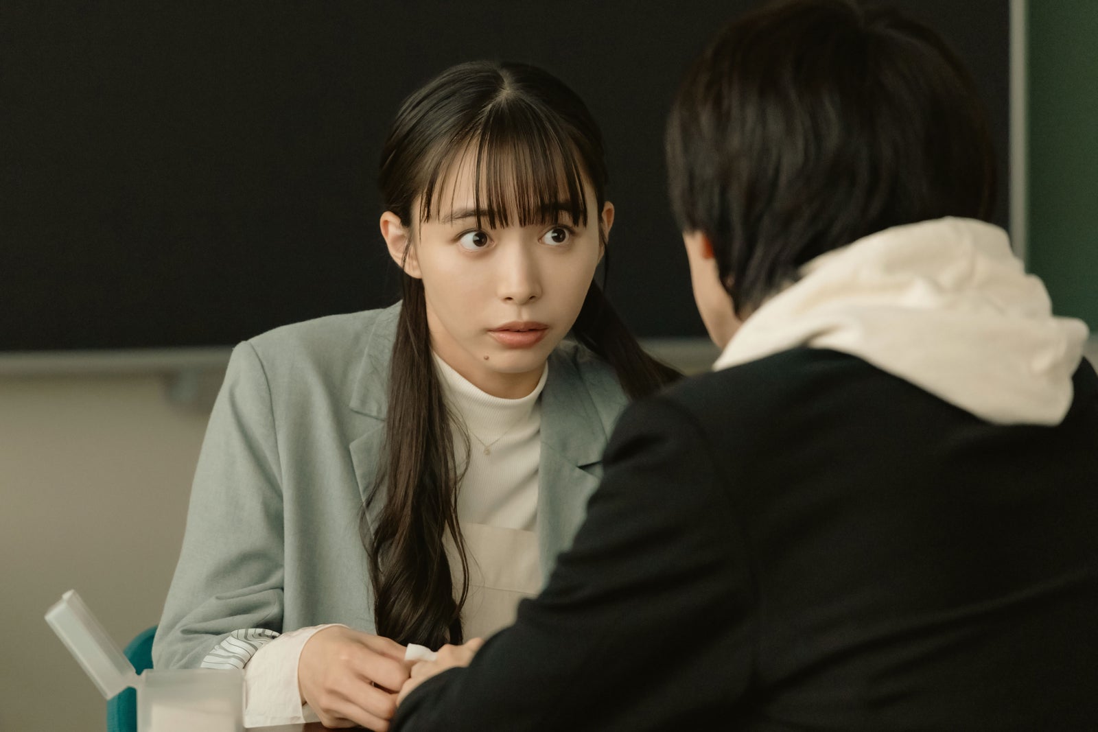 井桁弘恵「私の町の千葉くんは。」第6話（C）「私の町の千葉くんは。」製作委員会