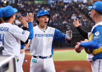 驚異の日本ハム打線 野村、奈良間の一発攻勢でリード広げる 開幕6戦目で12球団断トツトップ、チーム本塁打15本に到達 2位ソフトB（7本）に大差