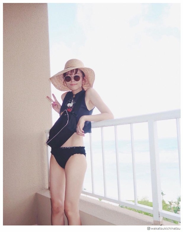 若槻千夏、ビキニで美脚披露　抜群スタイルに注目集まる