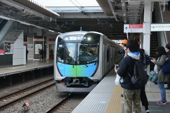 所沢駅に入線したS-TRAIN豊洲行き