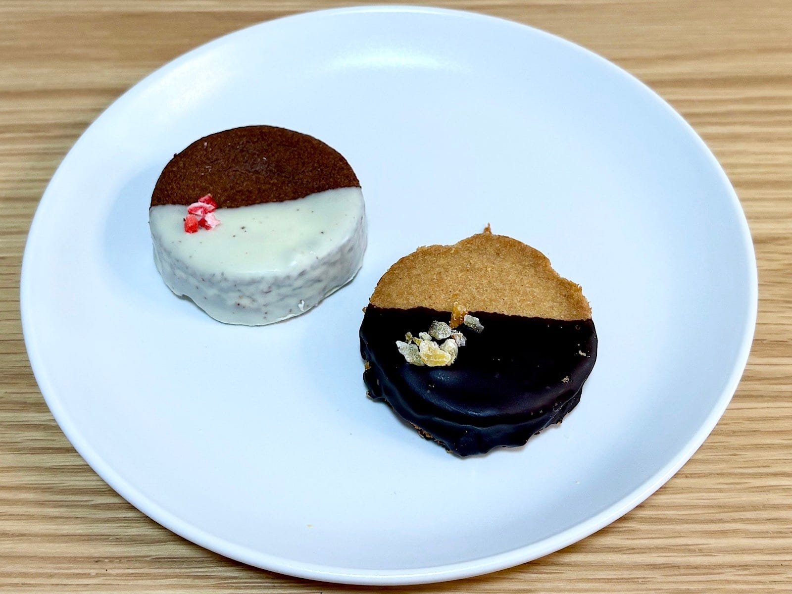 さっくり食感の生地にチョコレートの上品な甘みがマッチ。おしゃれでかわいらしいビジュアルも◎です 