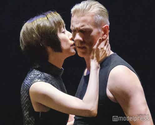 天海祐希、“憧れ”アダム・クーパーを隠し撮り「あまりにかっこよかったので」<レイディマクベス>