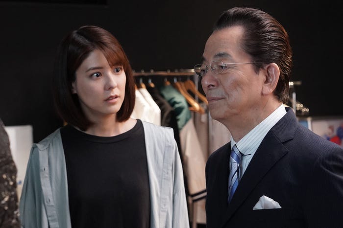 藤井美菜、水谷豊「相棒season22」第4話より(C)テレビ朝日