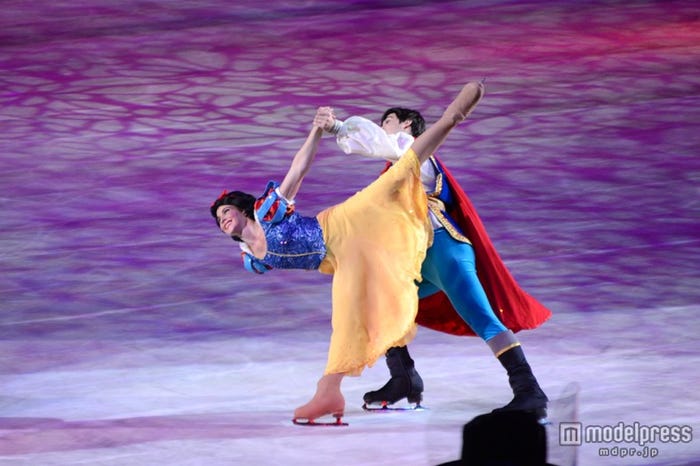 「ディズニー・オン・アイス」白雪姫と王子のペアスケート