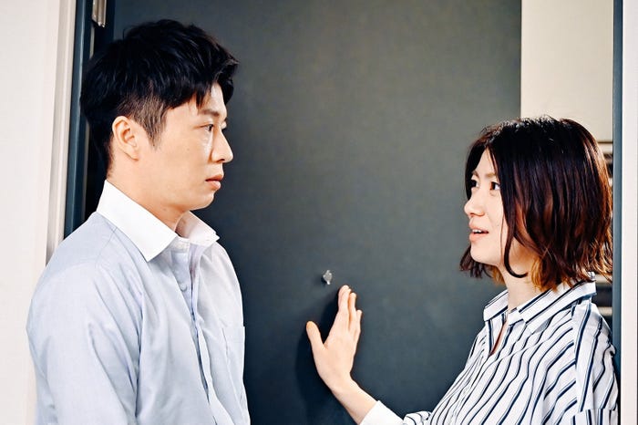 田中圭、瀧内公美/「持続可能な恋ですか?~父と娘の結婚行進曲~」第4話より(C)TBS