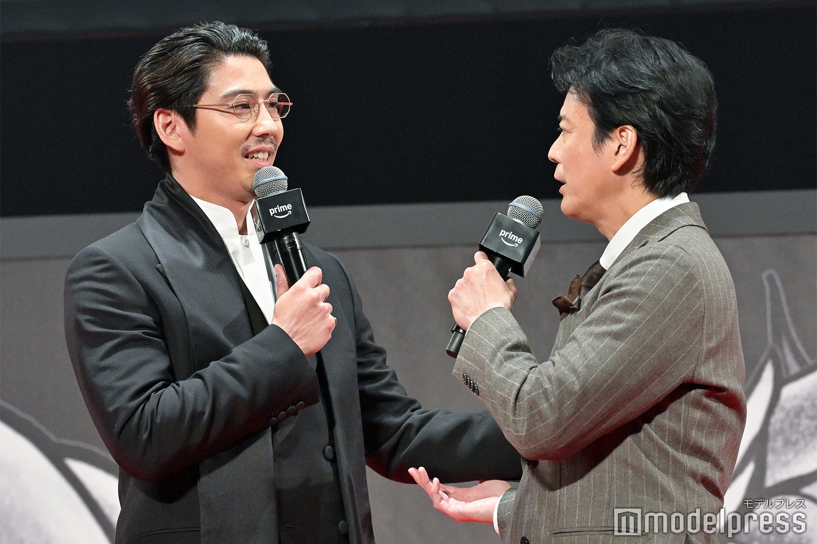 賀来賢人、唐沢寿明（C）モデルプレス