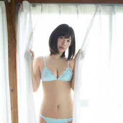 モデルプレス - 水湊みおの美谷間にドキッ 艶ボディ披露