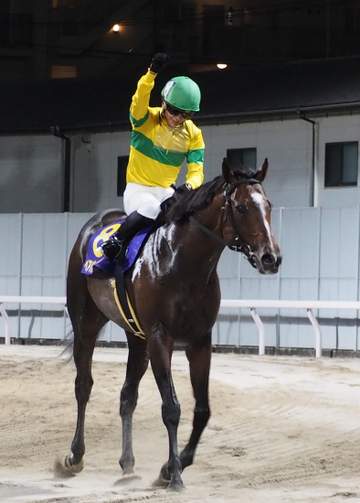 【地方競馬】スパーキングサマーカップ ベアバッキューンが逃げ切り重賞4勝目ゲット 野畑凌は「サイコーッス！」と満面の笑み