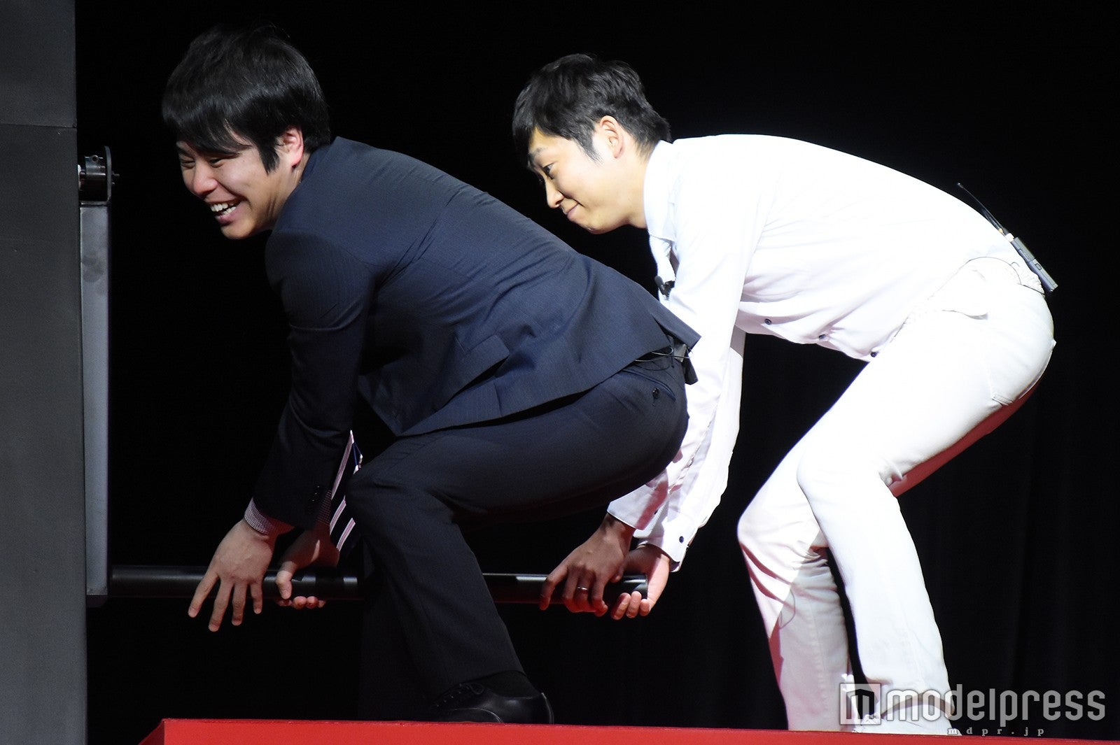 井上裕介、石田明 （C）モデルプレス