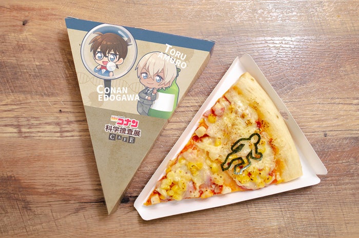 現場検証ピザ1,200円（税抜）（C）青山剛昌／小学館・読売テレビ・TMS 1996