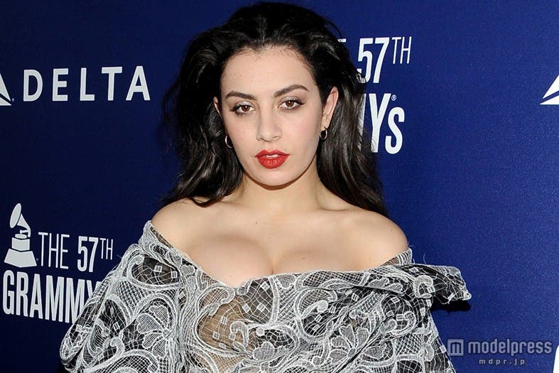 チャーリー・エックス・シー・エックス(Photo by Angela Weiss/Getty Images for Delta Air Lines)