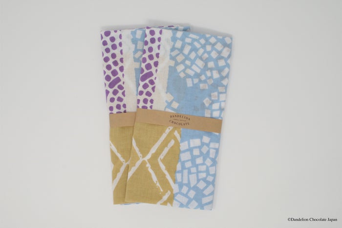 “伊勢木綿 手ぬぐい” ×SOU・SOU 価格:1,200円/画像提供:Dandelion Chocolate Japan
