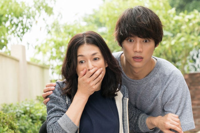 鈴木保奈美、福士蒼汰/「愛してたって、秘密はある。」第2話より(画像提供:日本テレビ)