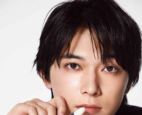 吉沢亮がまとう「ディオール」リップケア 潤う唇に釘付け