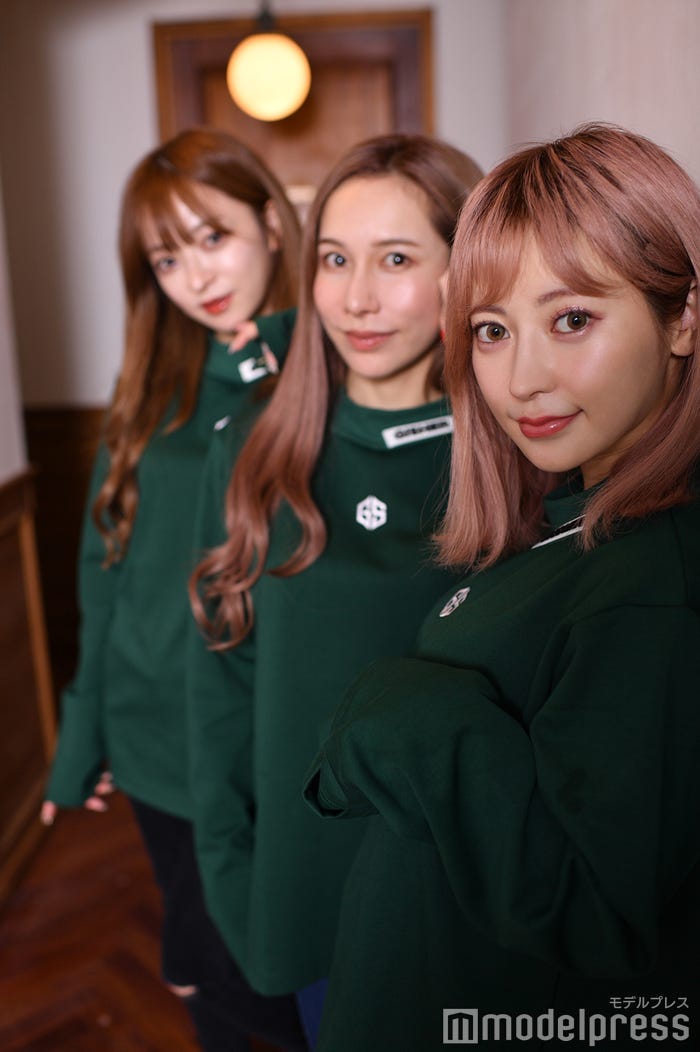 ヘラヘラ三銃士/(右から)まりな、ありしゃん、さおりん (C)モデルプレス