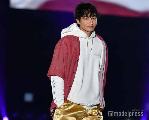 小関裕太、“ピンクの靴下×ハーフパンツ”ひとクセコーデを難なく着こなす<TGC熊本2019>