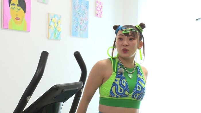 フワちゃん、自宅をテレビ初公開 渡米前に解決したい悩み明かす