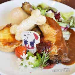 ローストチキン ~デミグラス&ベリーソース~¥2,400(C)モデルプレス