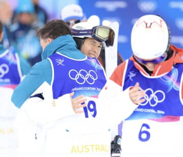 モーグル男子 堀島行真は2大会連続の銅メダル 悲願の金には僅差で及ばず