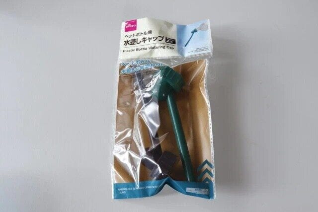 ダイソー　ペットボトル用水差しキャップ　パッケージ