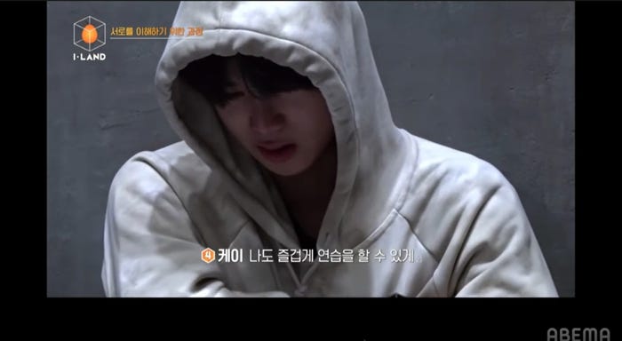 涙を流すケイ(C) AbemaTV, Inc.