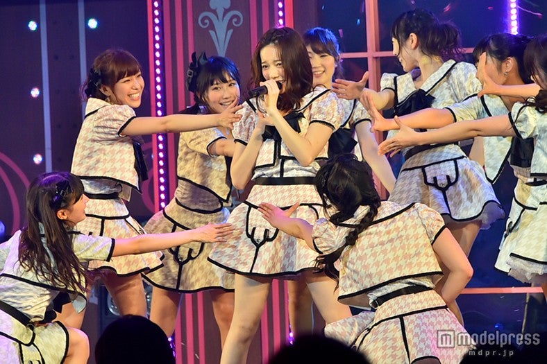 島崎遥香（中央）