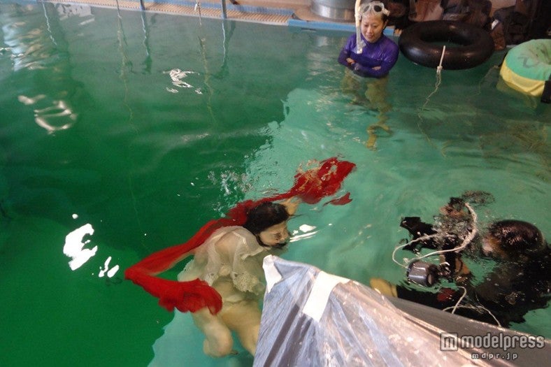 初めて水中でジャケット撮影した乃木坂46