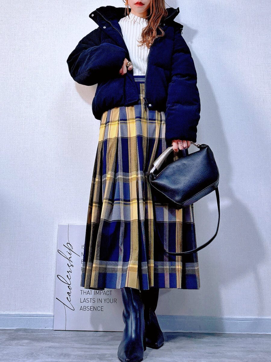 GUウォームパデッドコーデュロイブルゾンとチェックスカートコーデ