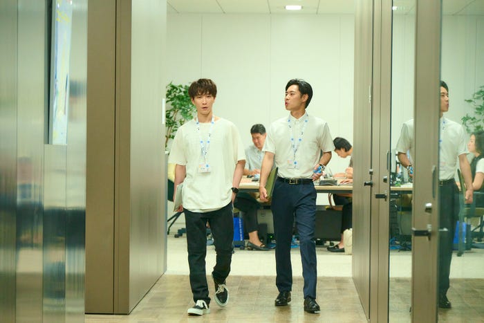 渡辺翔太、戸塚純貴「青島くんはいじわる」(C)テレビ朝日