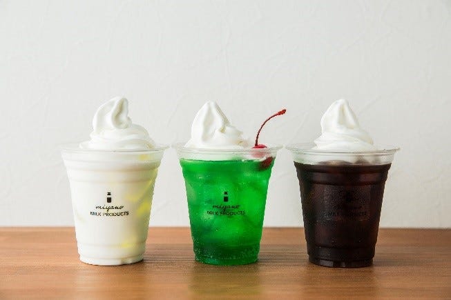 「牛乳屋さんのソフトクリーム」から新作フロート3種 美味しさ広がる新トッピングも