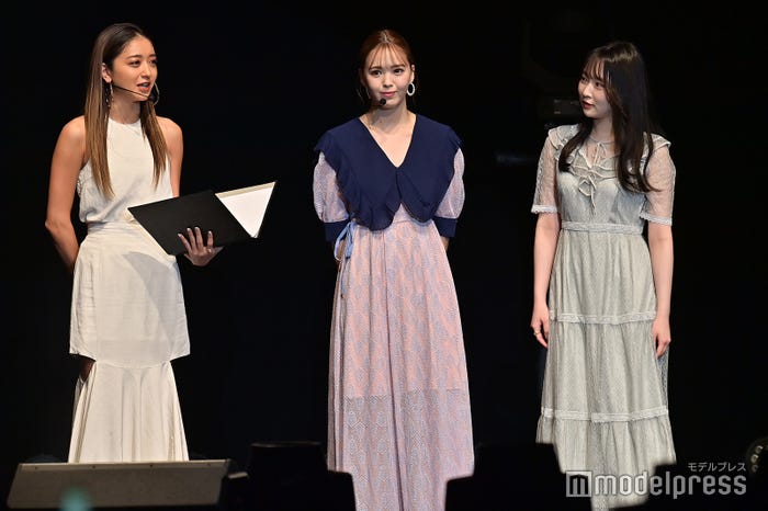 池田美優、藤田ニコル、越智ゆらの (C)モデルプレス
