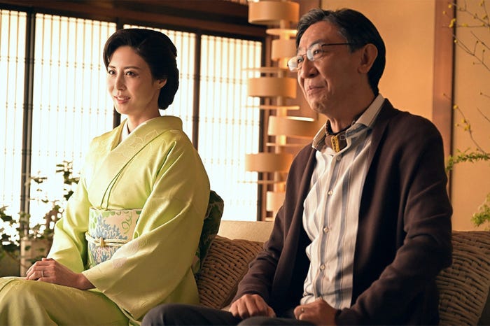 松嶋菜々子、利重剛/「王様に捧ぐ薬指」第1話より(C)TBS