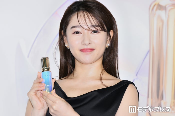 桜井日奈子、“自分流”ボディメイク法に出会い変化「隠すんじゃなくて見せるような自分でいたい」スタイル際立つ黒ドレスで登場