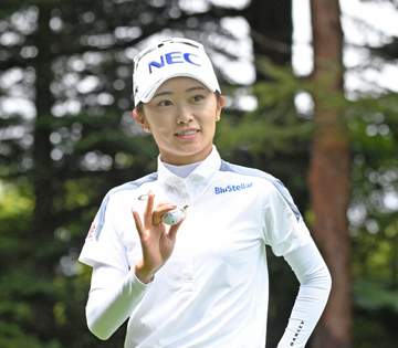 安田祐香がツアー3勝目 通算23アンダーで完全優勝 3日間26バーディーはソレンスタムを抜き最多バーディーV