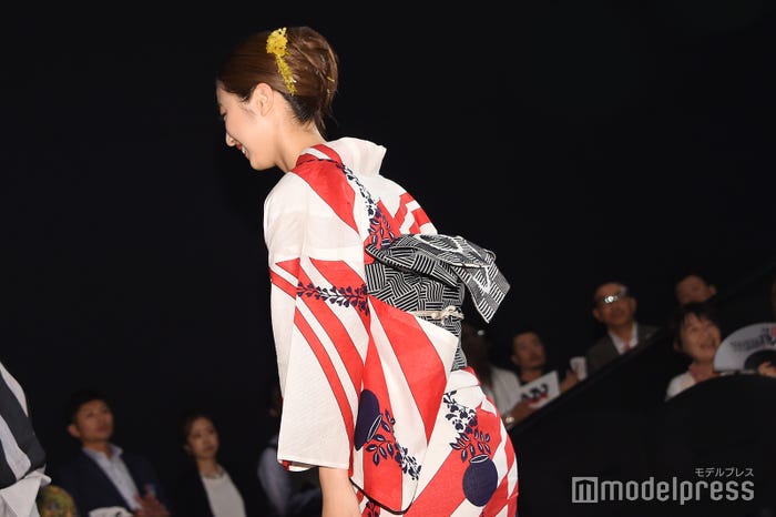 美しいうなじを披露した坂東希 (C)モデルプレス