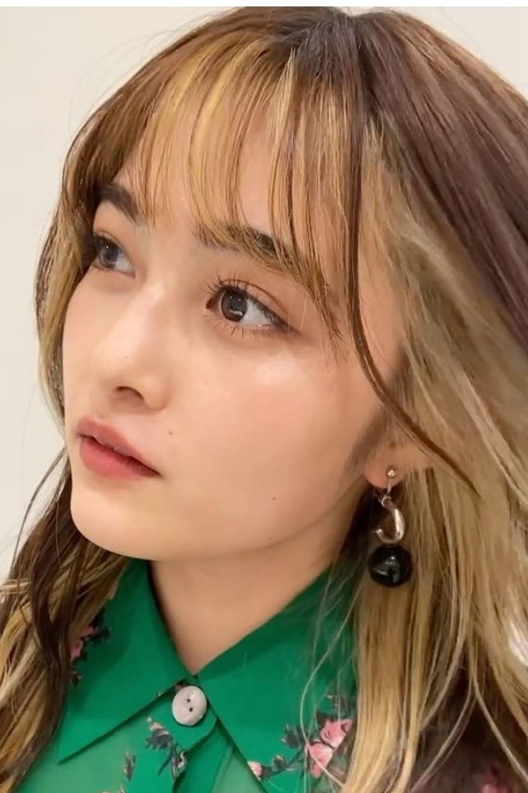 井上咲楽、セルフカラーで金髪ハイライトに大胆チェンジ「印象変わる」「似合う」と絶賛の声