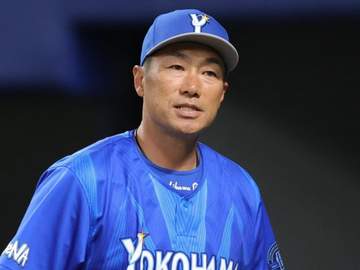 DeNA・相川監督がリクエスト失敗 ソフトバンク・周東の二盗巡りリプレー検証 判定変わらずセーフ 球場内の映像に鷹党歓声