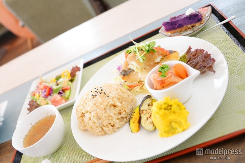 玄米が中心のバランスの良いランチセット