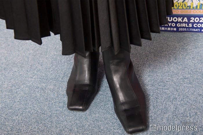 深川麻衣の足元 (C)モデルプレス