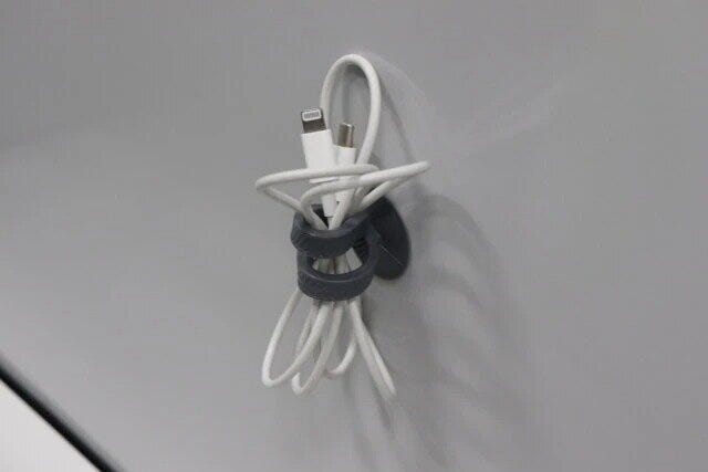 ダイソー　くっつけられる形状記憶コードバンド