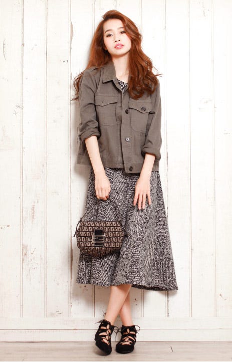 レースアップフラットシューズパンプス「salus」3,990円(税込)/画像提供:salus