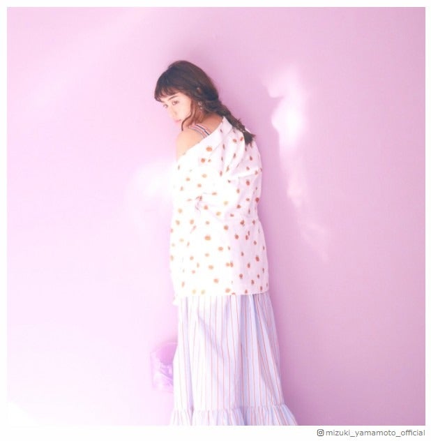 “肩チラ”山本美月が色っぽい 艷やかショットに「透明感すごい」「美しい」ファン興奮